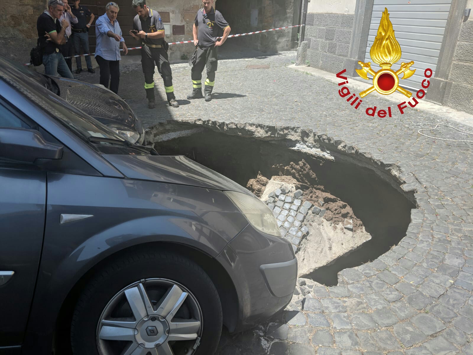 Voragine in centro a Orvieto