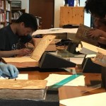 Studenti impegnati nella conservazione preventiva nell'archivio diocesano