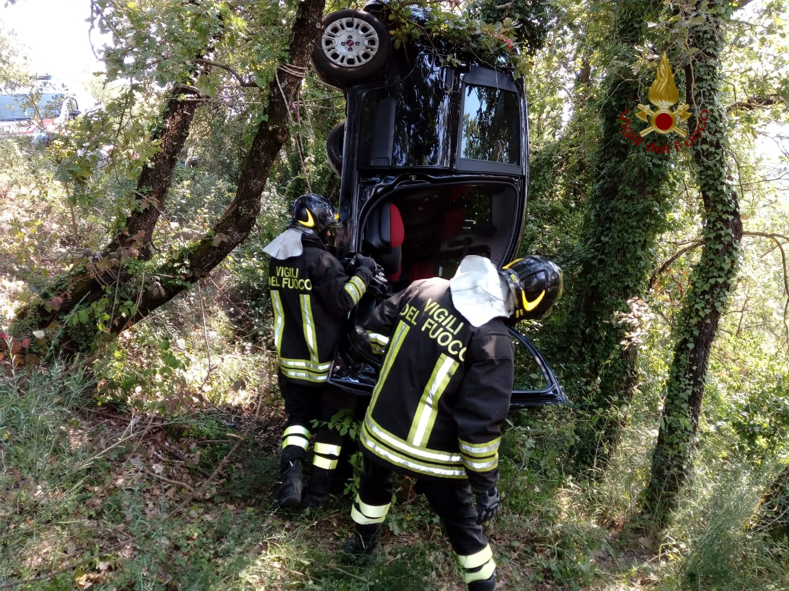 L'incidente tra Ellera e Corciano e l'intervento dei vigili del fuoco