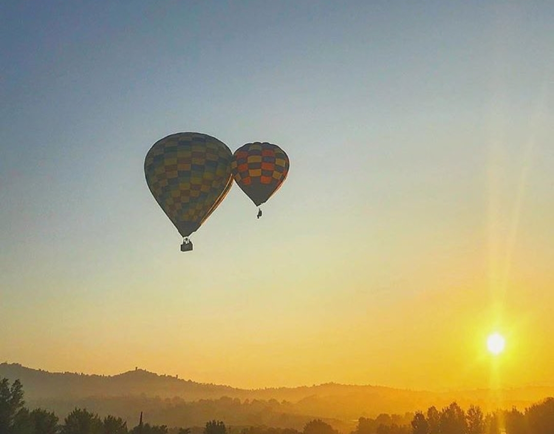 Mongolfiere a Gualdo Cattaneo (foto di @irises_on_street_and_fashion su Instagram)