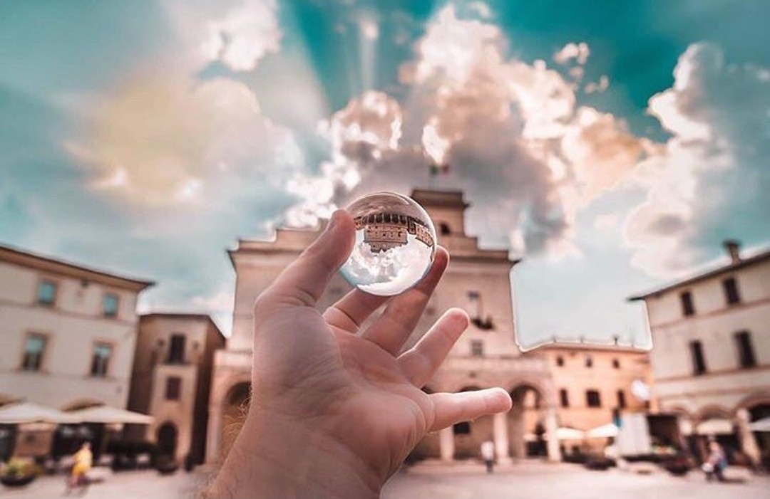 Montefalco in uno scatto di Mirco Taddei (foto Instagram)