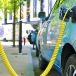 Auto elettrica in ricarica