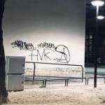 Le scritte sul muro ridipinto a Fontivegge (foto Facebook)