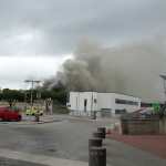 L'incendio in via Settevalli (foto Luca Dottori)