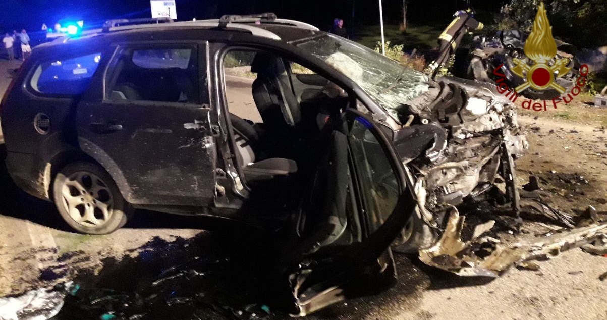 L'incidente stradale a San Secondo (foto vigili del fuoco)