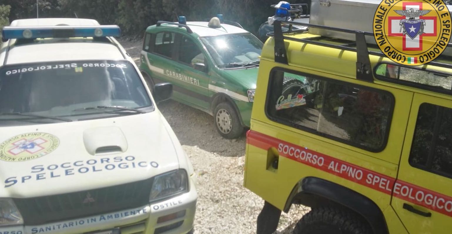 L'intervento del soccorso alpino e dei carabinieri forestali