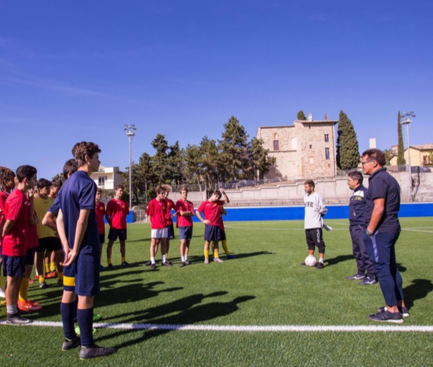 Mister Novellino e i ragazzi della Don Bosco (foto Marco Zuccaccia)