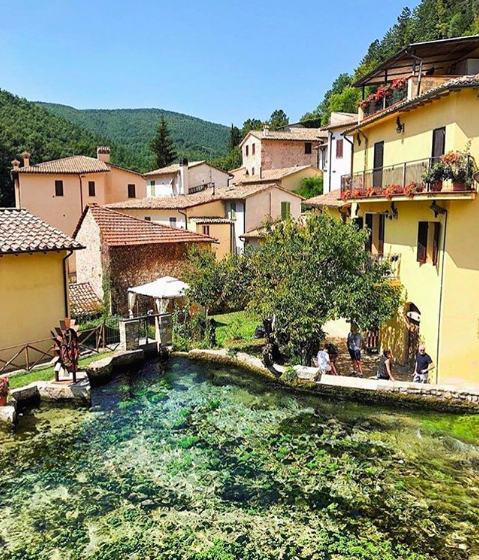 Rasiglia in uno scatto di @alexpazzaglia su Instagram