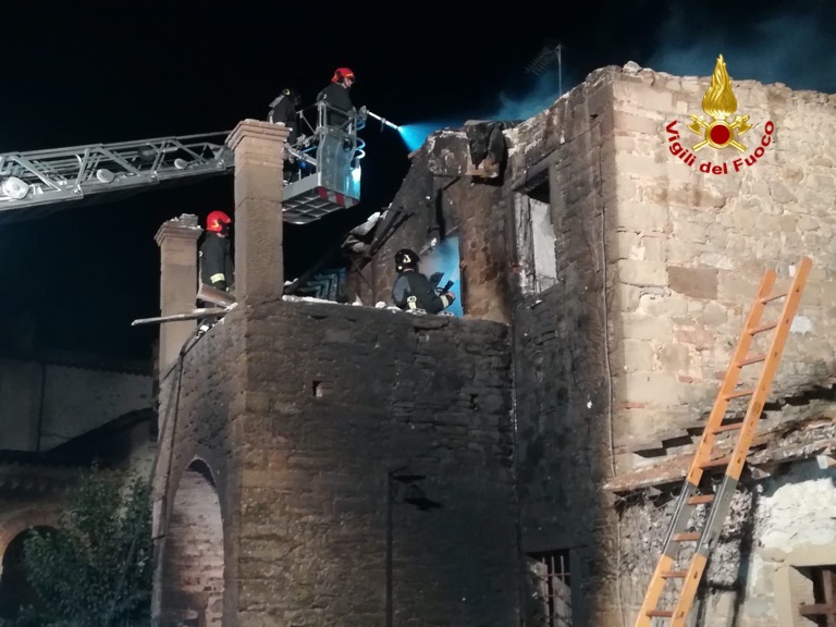 L'intervento dei vigili del fuoco a Borgo Colognola