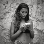 Kate Moss in uno splendido scatto di Mario Sorrenti (foto Instagram @katemossagency)