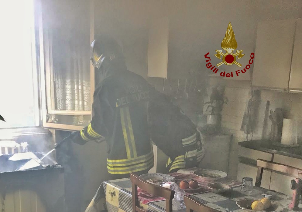 L'intervento dei vigili del fuoco a Gubbio