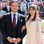 Patrick J. Adams e Troian Bellisario al matrimonio di Harry e Meghan (foto Instagram)