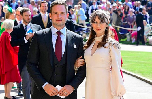 Patrick J. Adams e Troian Bellisario al matrimonio di Harry e Meghan (foto Instagram)