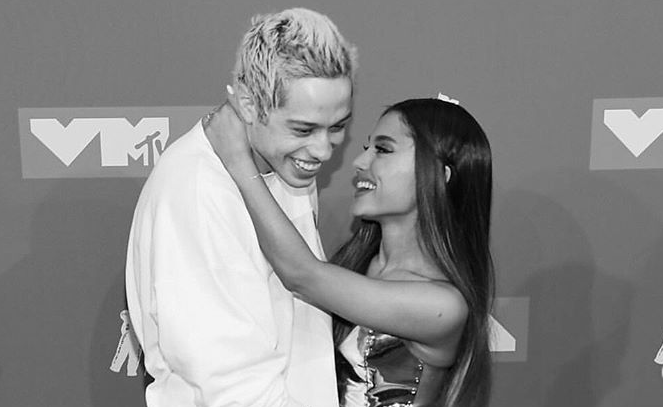 Pete Davidson e Ariana Grande (foto Instagram)