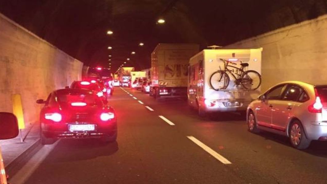 Incidente in galleria. Traffico