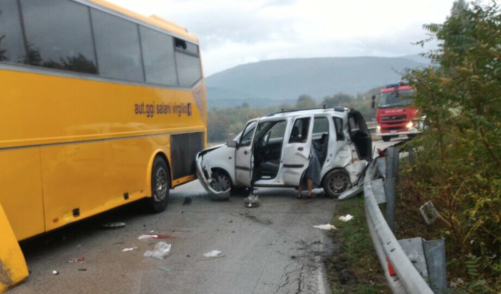 Foligno, sbandano allo svincolo: due suore trasportate in ospedale