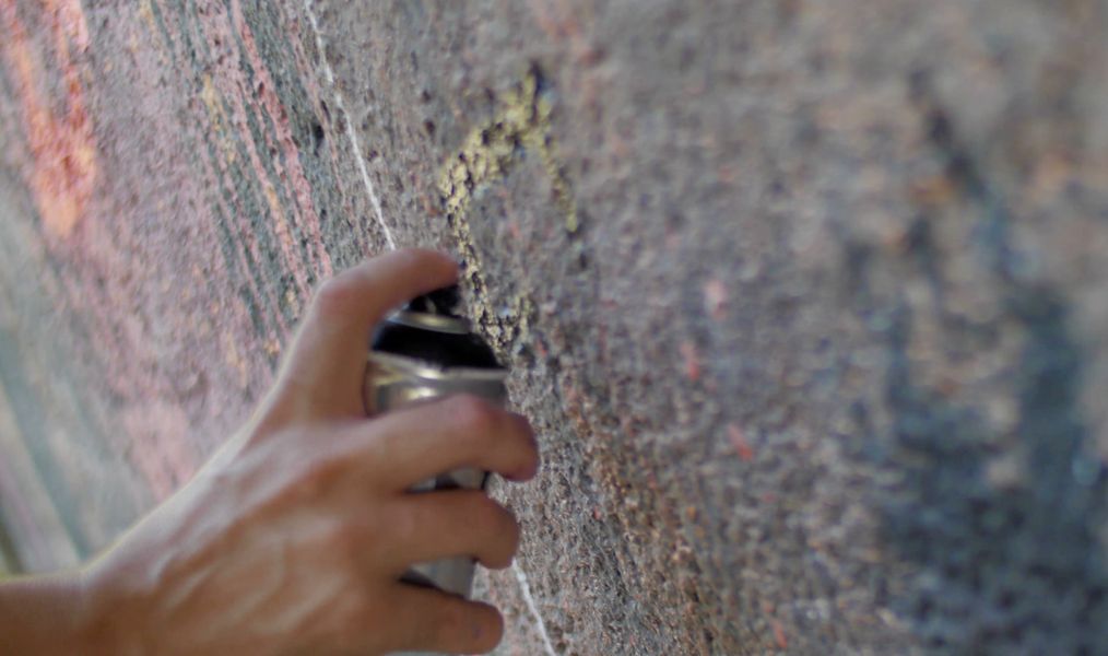 writer spray bomboletta murales graffiti