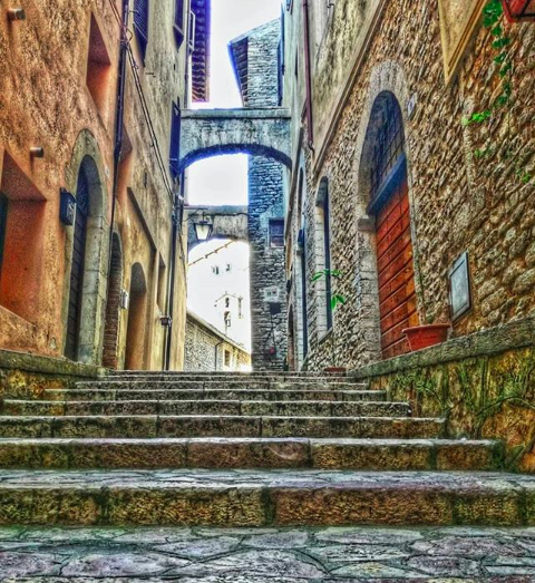 Todi in uno scatto di @mauriziobartalucci su Instagram