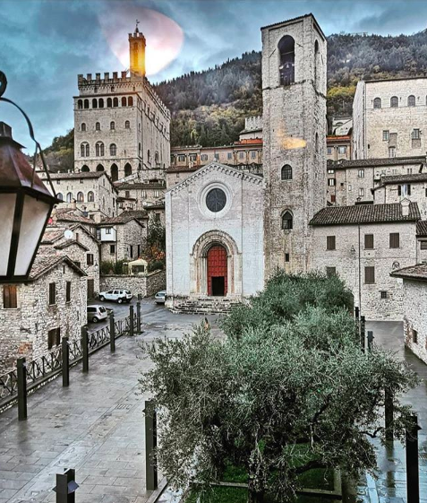 Gubbio in uno scatto di @saricarli su Instagram