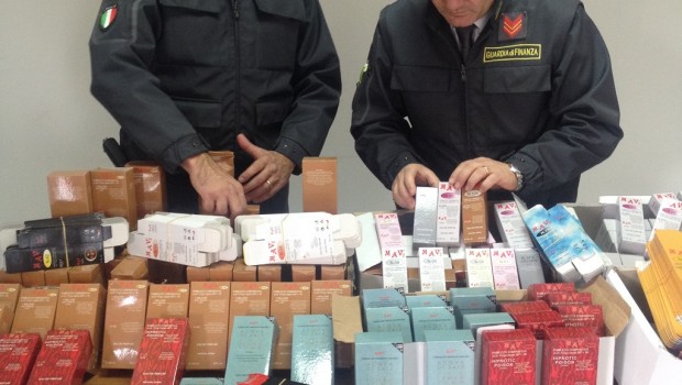 guardia di finanza profumi contraffatti