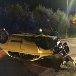 L'auto ribaltata a Castiglione del Lao