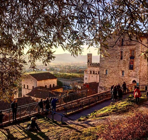Gubbio in uno scatto di @elisa_piselli su Instagram