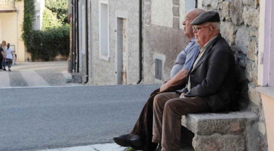 Spopolamento anziani panchina