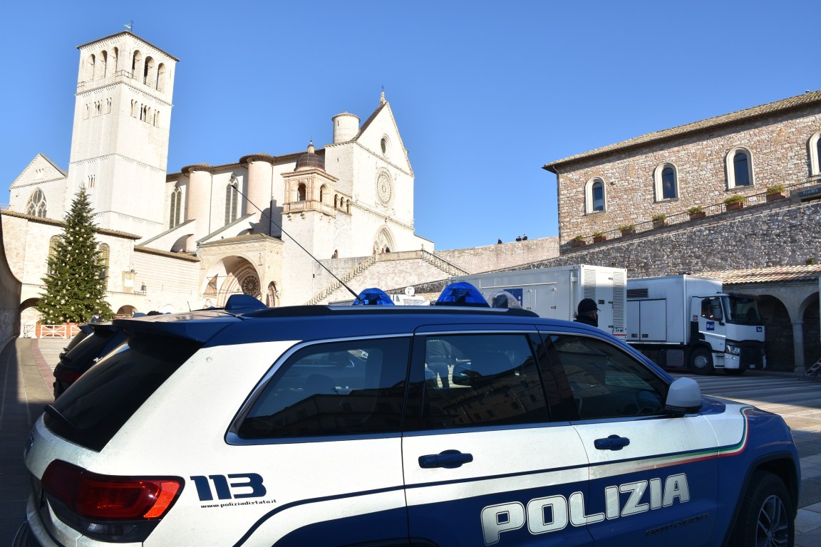 volante polizia ad Assisi