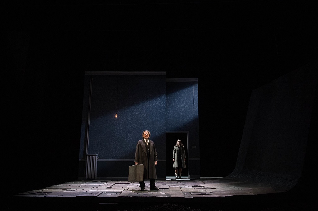 Se questo è un uomo foto scena Malosti