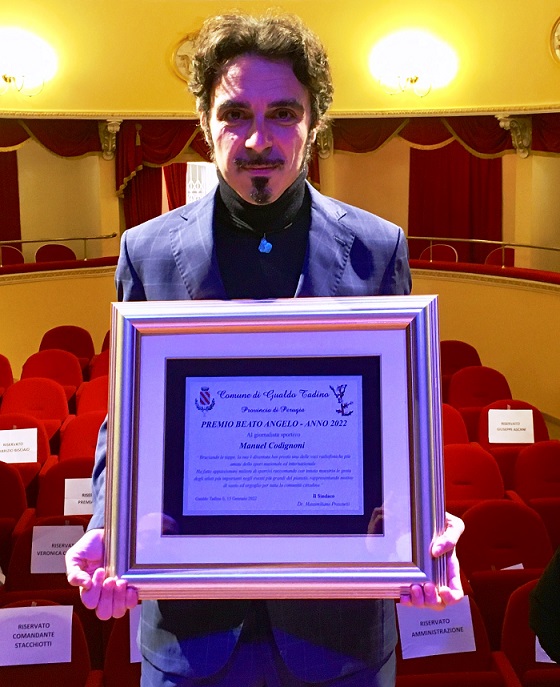 Manuel Codignoni con il Premio Beato Angelo