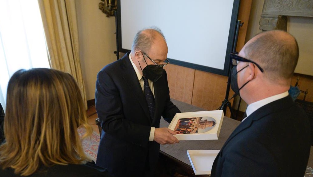 Bottega Tifernate consegna omaggio a Carlo Verdone