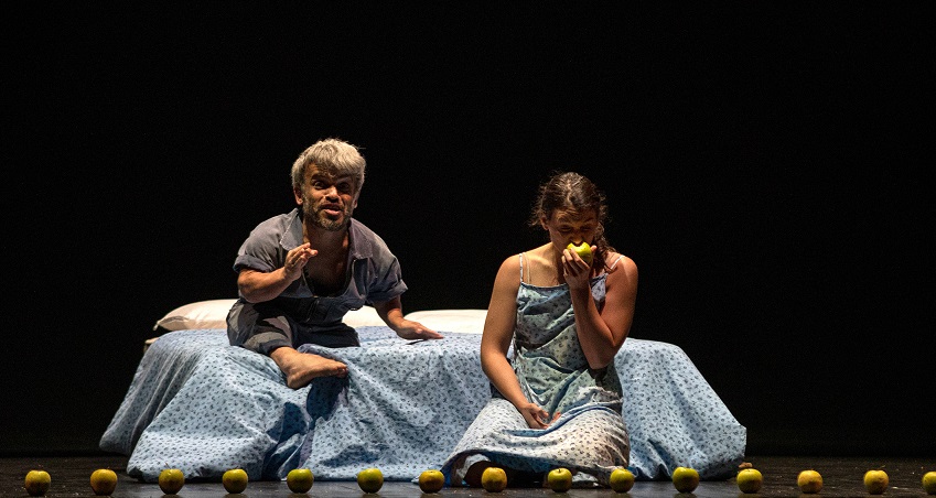 L’ombra lunga del nano foto di Julia Upali