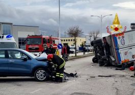 Auto conto furgone: incidente a Bastia Umbra