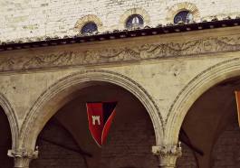 Corsa all'anello bandiere duomo