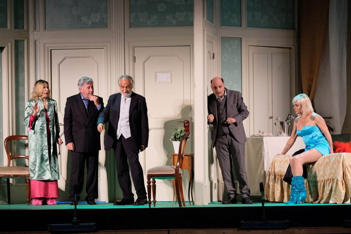 Se devi dire una bugia dilla grossa (8)