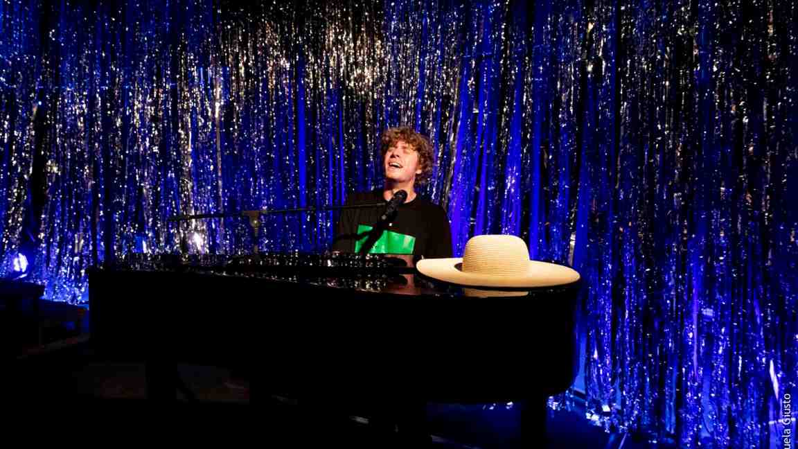 Uno spettacolo divertentissimo che non finisce assolutamente con un suicidio