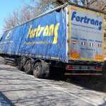 Rimorchio si sgancia dal camion: poteva essere una strage