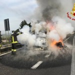 In fiamme un furgone lungo la statale 3bis