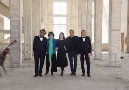 Foto di Simona Chioccia scattata sul set del “filmino” di Elisabetta Sgarbi