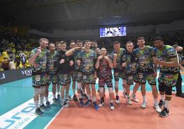 Sir Safety Conad Perugia conquista il PalaPanini di Modena in 4 set