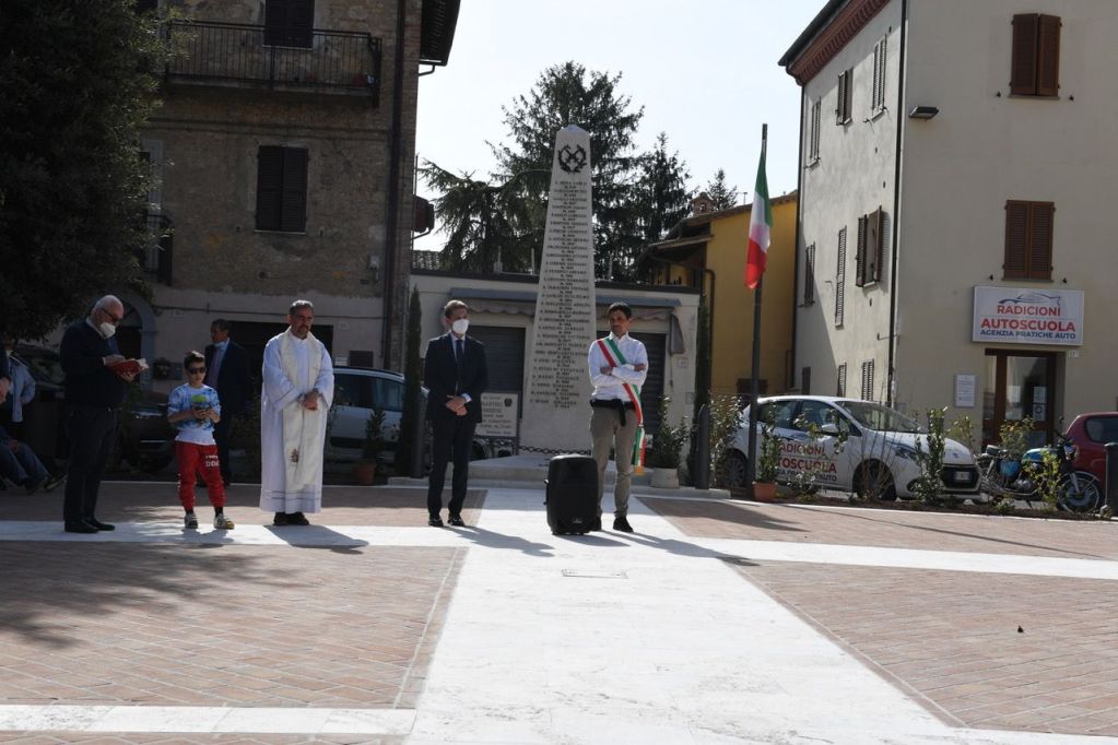Nuova piazza Turati a Castel del Piano
