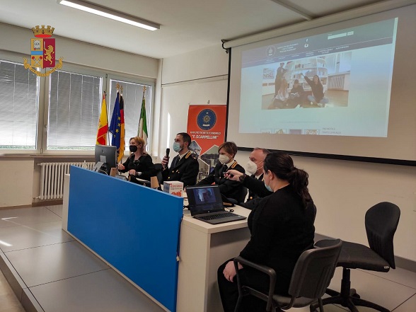CYBERBULLISMO, LA POLIZIA DI STATO INCONTRA GLI STUDENTI DI FOLIGNO