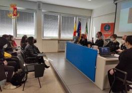 CYBERBULLISMO, LA POLIZIA DI STATO INCONTRA GLI STUDENTI DI FOLIGNO