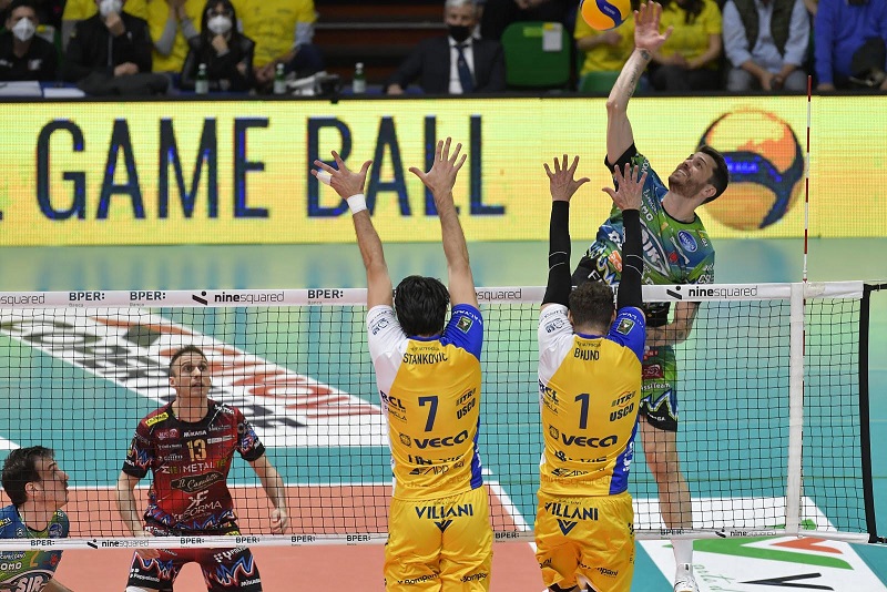 Sir Safety Conad Perugia conquista il PalaPanini di Modena in 4 set