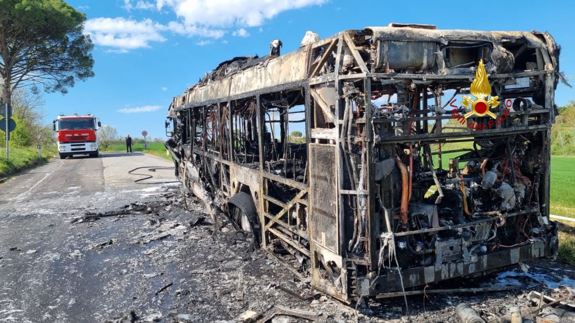 autobus in fiamme