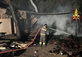 Incendio a vocabolo Ponte: fiamme in annesso agricolo