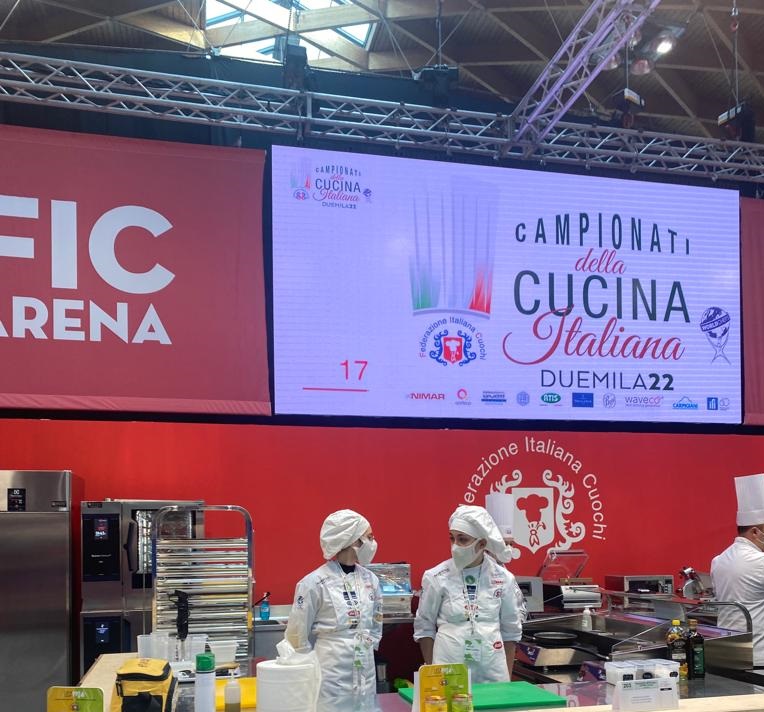 Alice Sereni Lucarelli e Sonia Kokomani Istituto alberghiero di Assisi