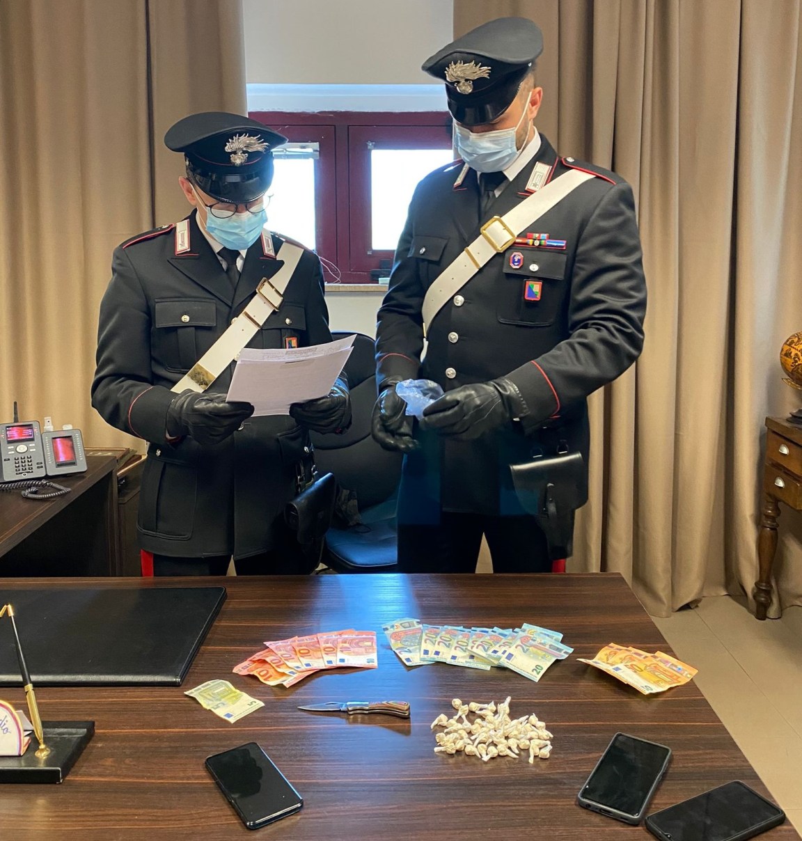 polizia droga piazza partigiani