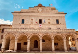 bandiera croce rossa montefalco