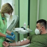 Militari donano sangue